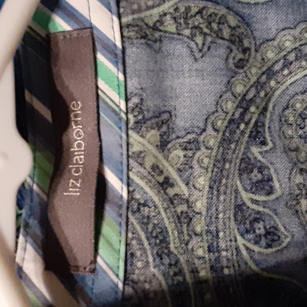 Liz Claiborne blue design button down long sleeved blouse size 4 - Picture 2 of 6